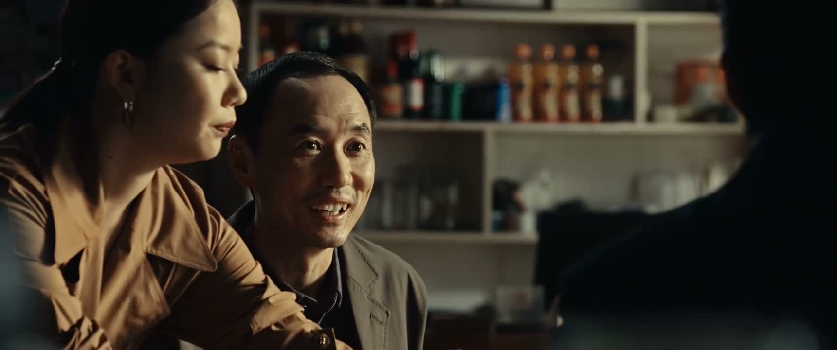 所以呢我们只能找这个小饭店 两家人聚聚