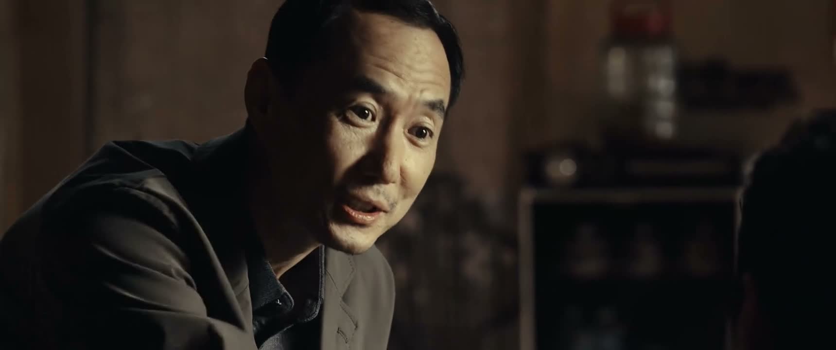 她是棋牌室的法人 我们都是打工的