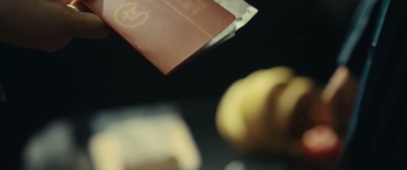 这个是存折 纸条上写的是水电煤抄表的日期