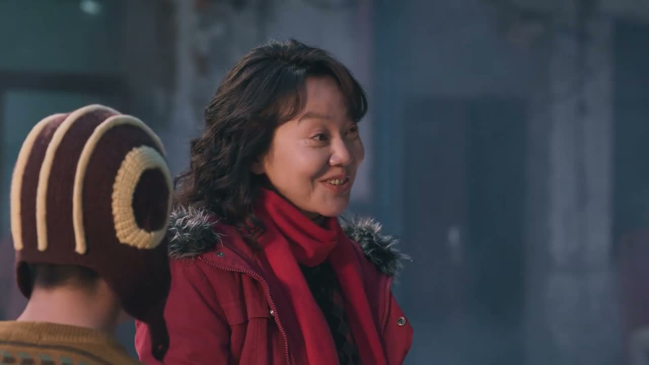 闺女嘴真甜 阿姨有礼物