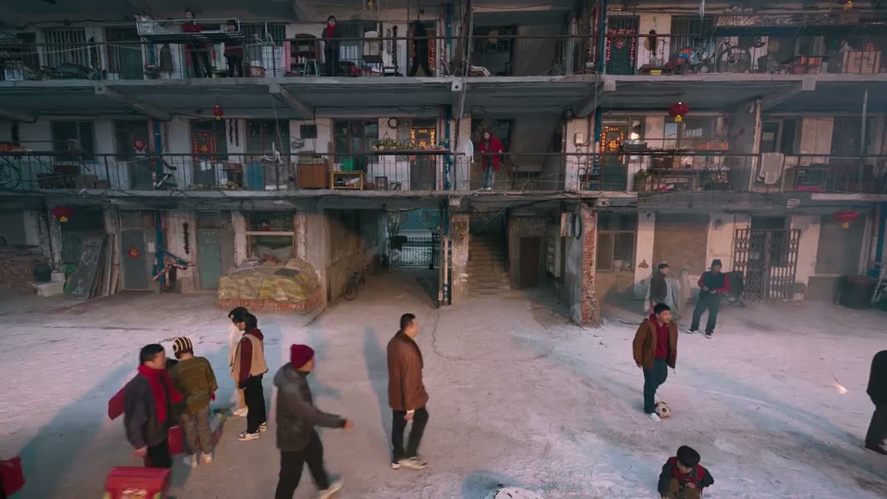 一人一条红围巾