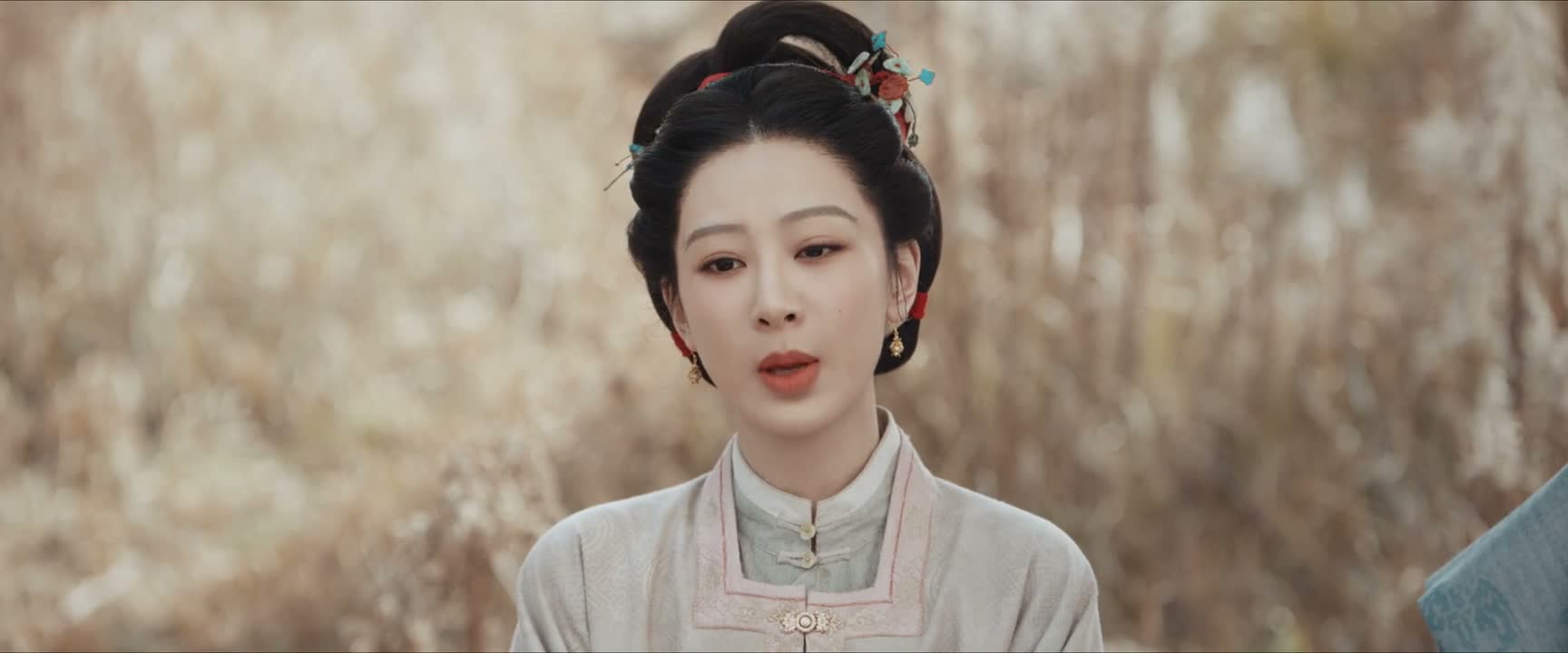 被墨熏得黝黑