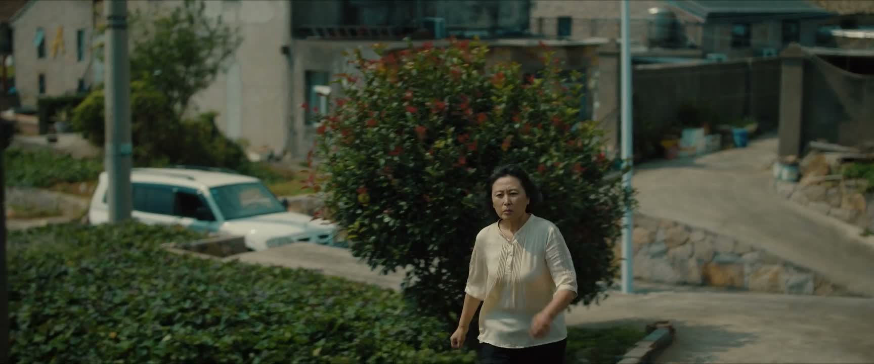 你们谁呀 怎么在我家里啊