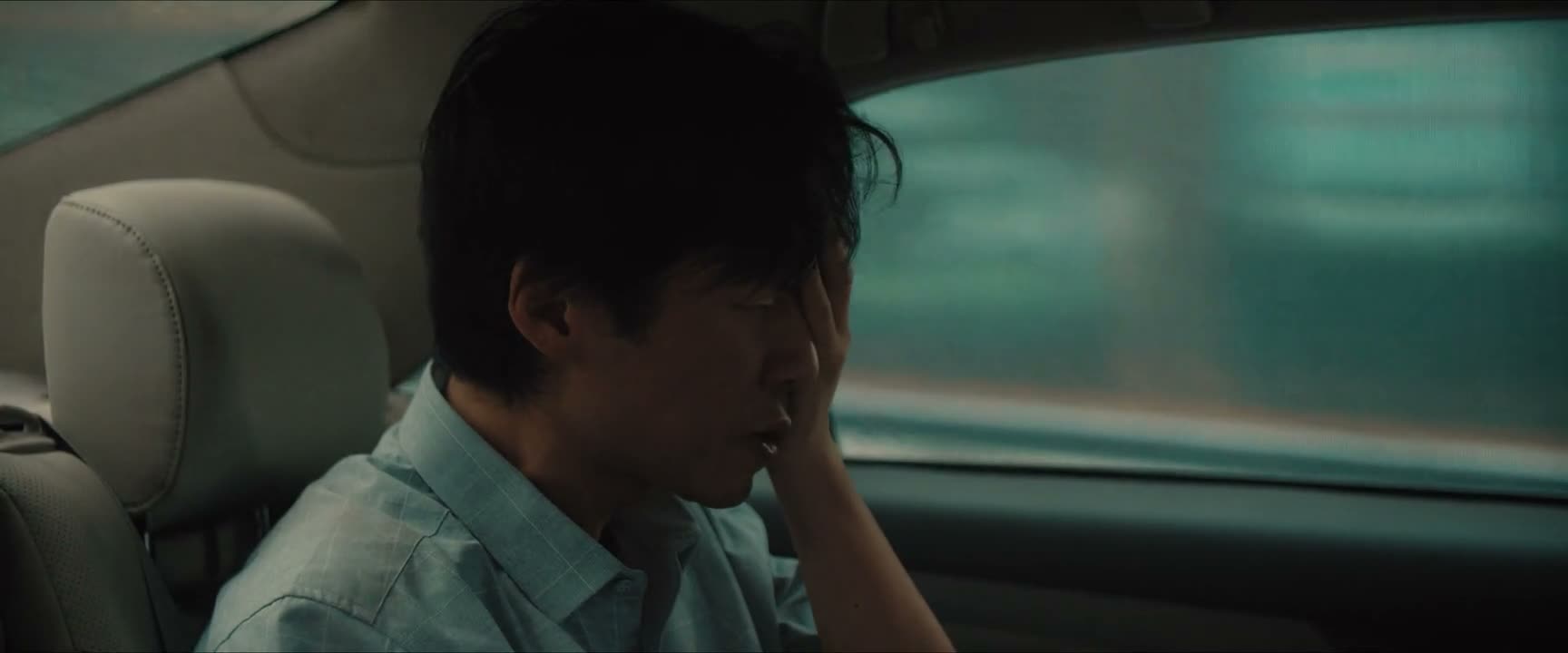 在村口小卖部停一下