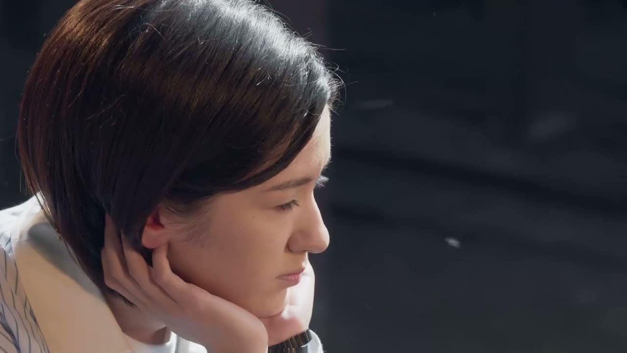 你这个脸咋变得黢黑的呢
