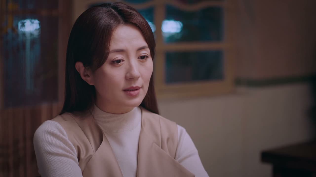 你使劲拍门 邻居都听不见