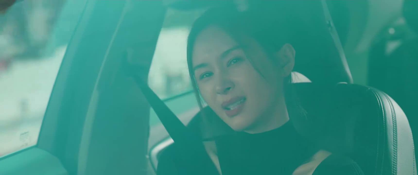 同时跟她们两个人一起接触