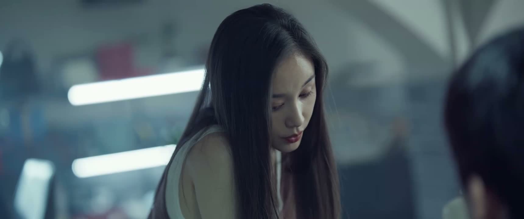 我和安缪同时掉到水里 你救谁