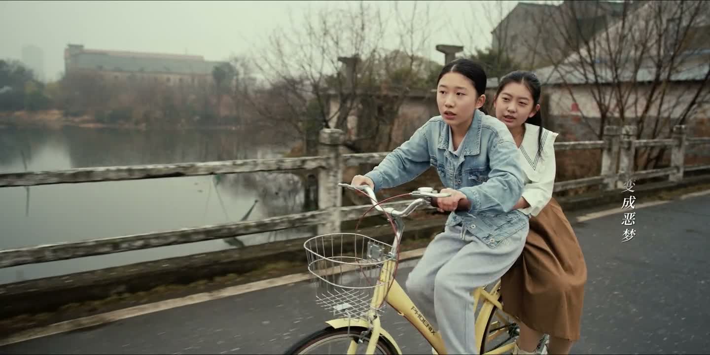 地湿路滑你骑慢点