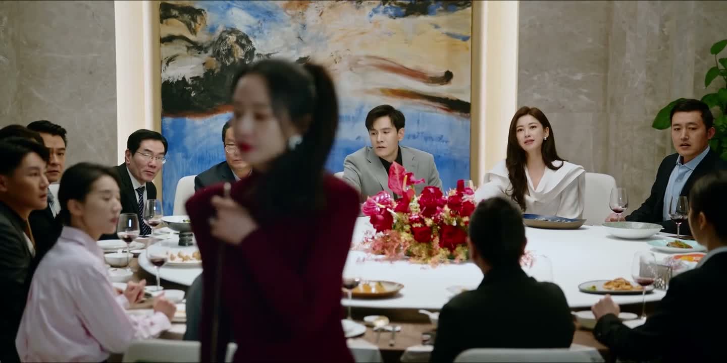 鲁贞贞 你躲什么呀