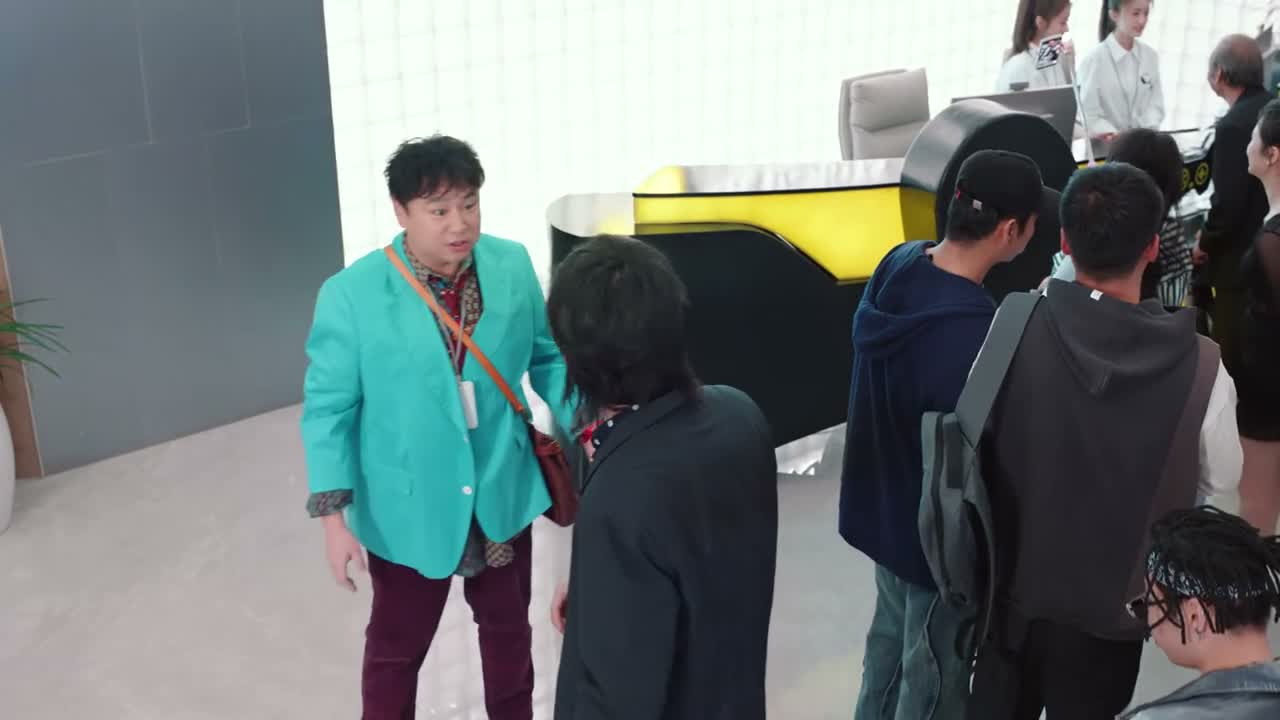 来应聘的人就是源源不断啊 咱裴总招人