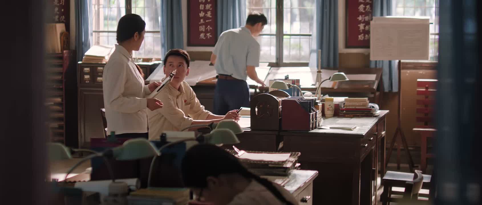 那个男同志是谁啊