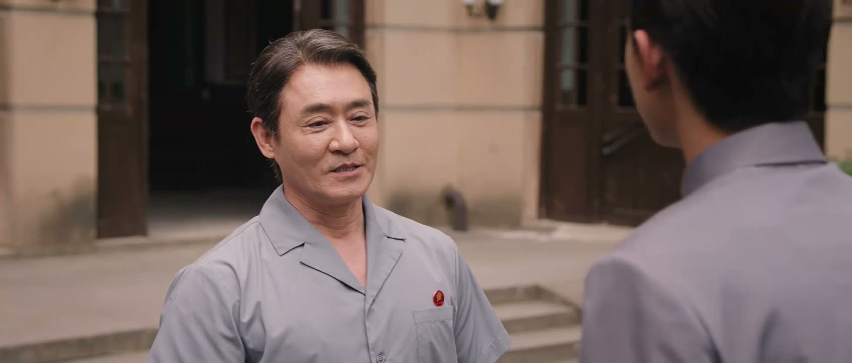 小方调来江城大学