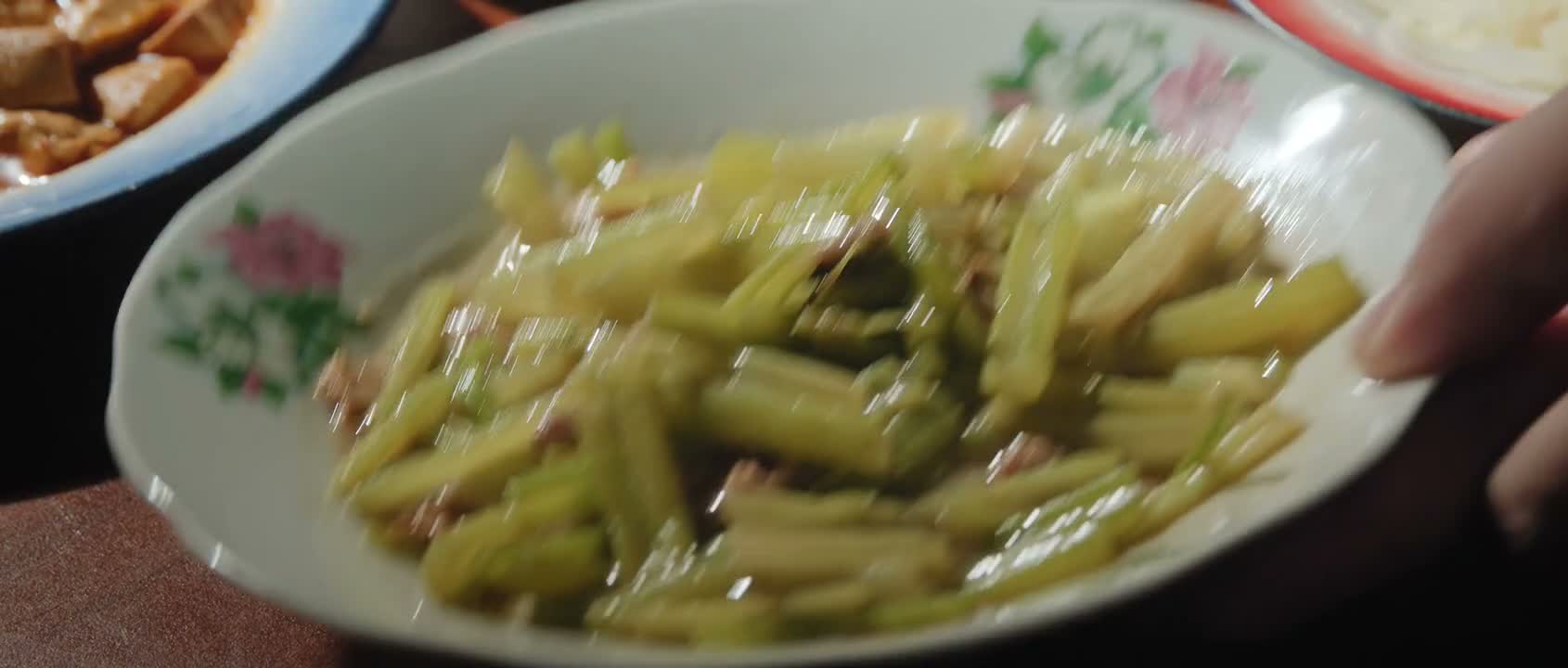 肉肉 芹菜炒肉 看把你馋的