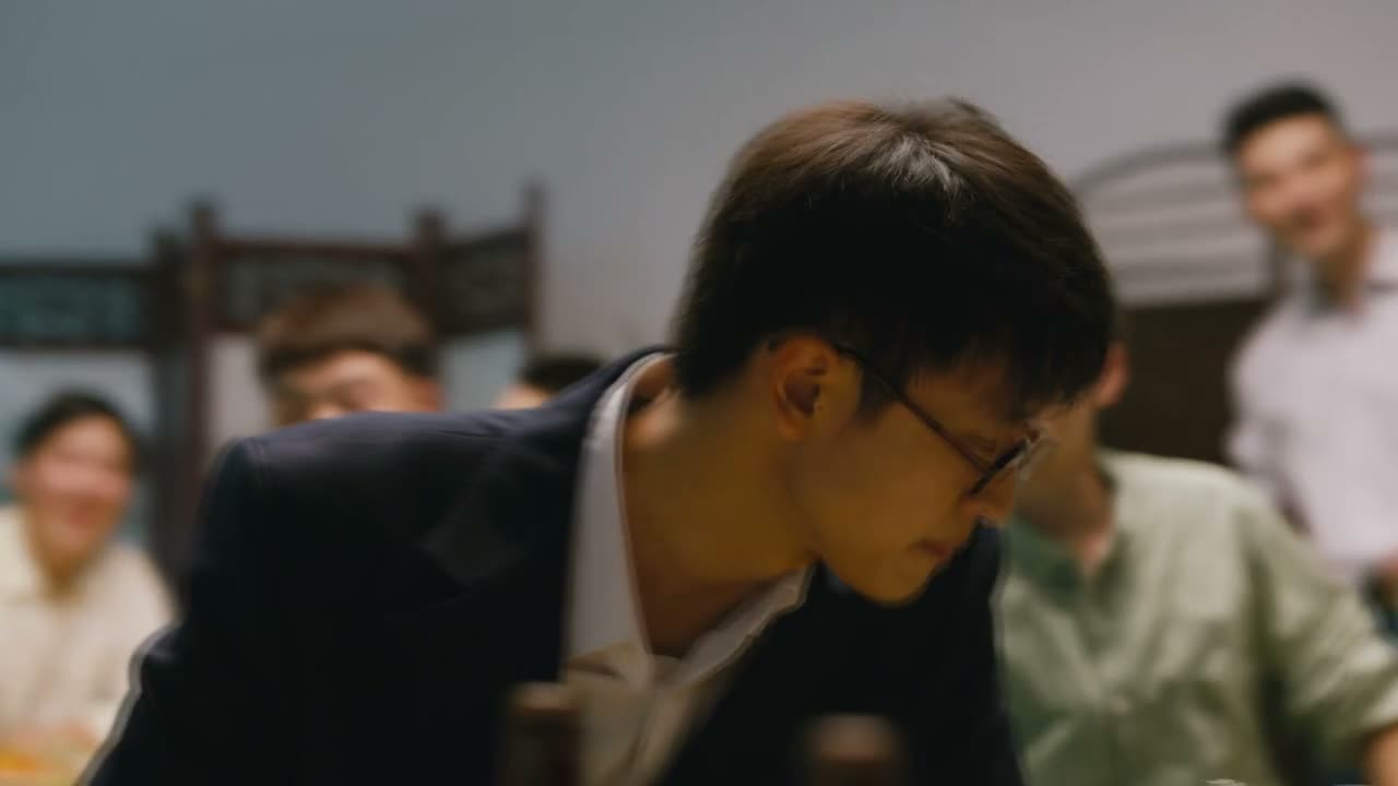 老板腰带得老贵了吧