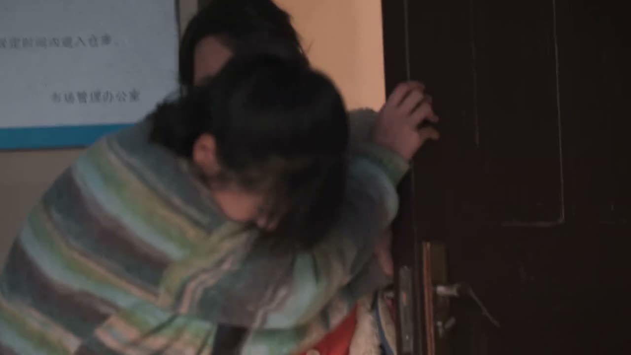 你过来干吗 你出去啊