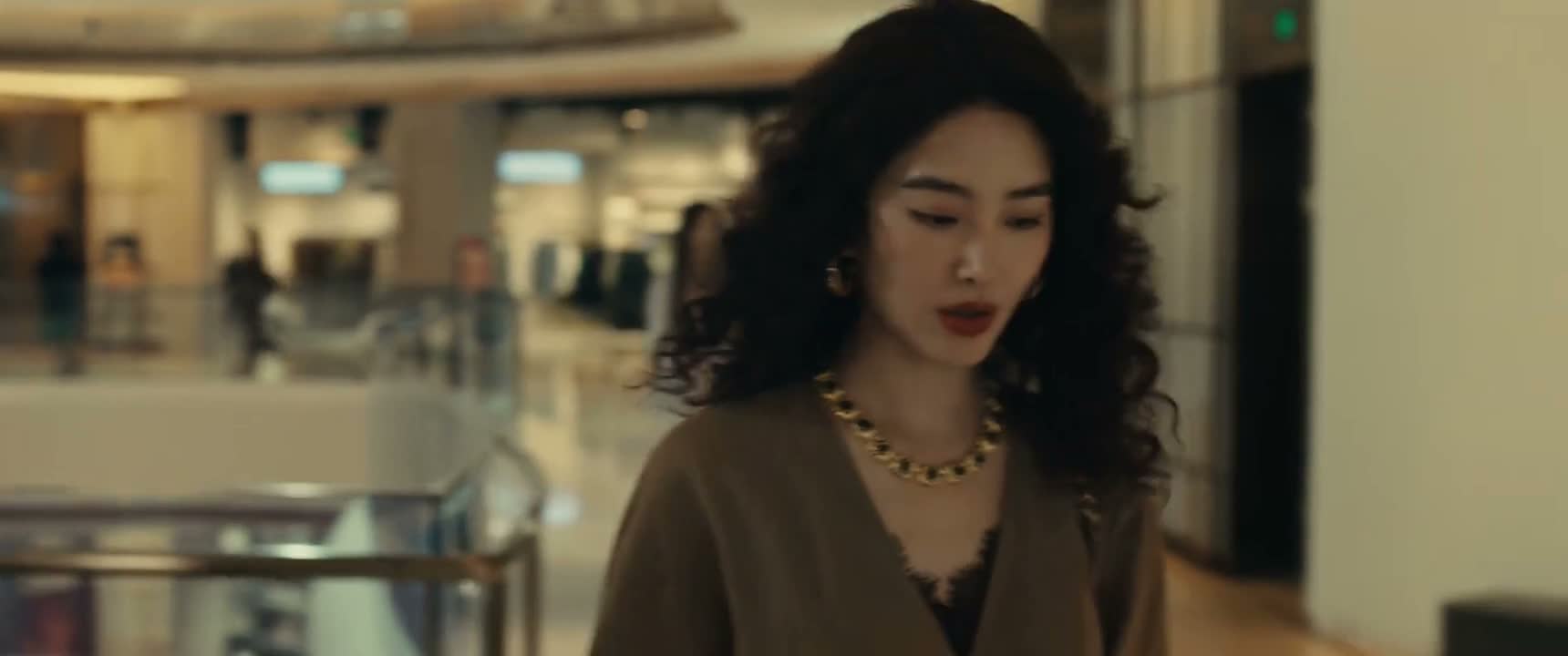 看到一个熟人 但应该看错了