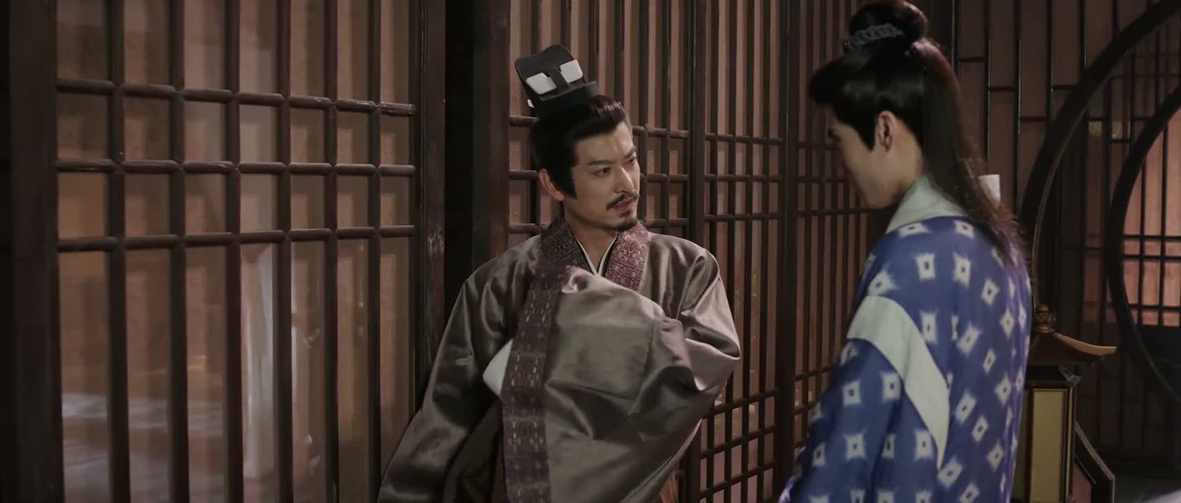 她手里拿的那本十八年寒窑传