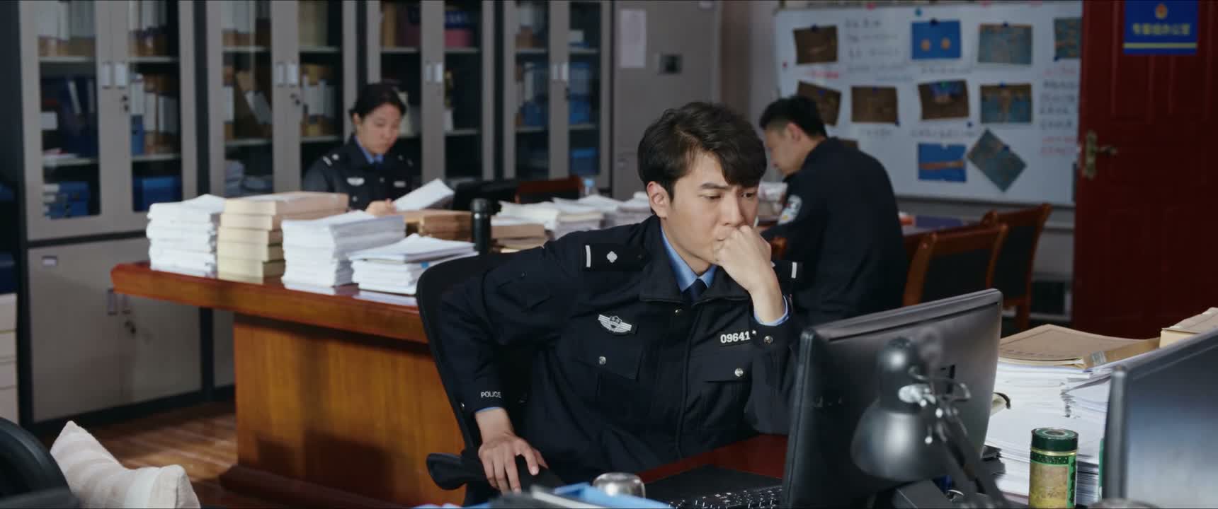 他无法确认 自己什么时候 会被提审