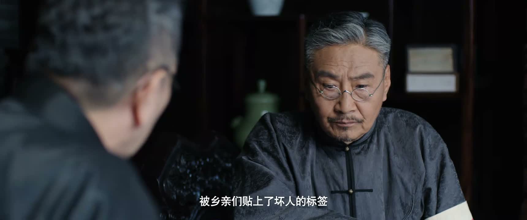 被乡亲们贴上了坏人的标签