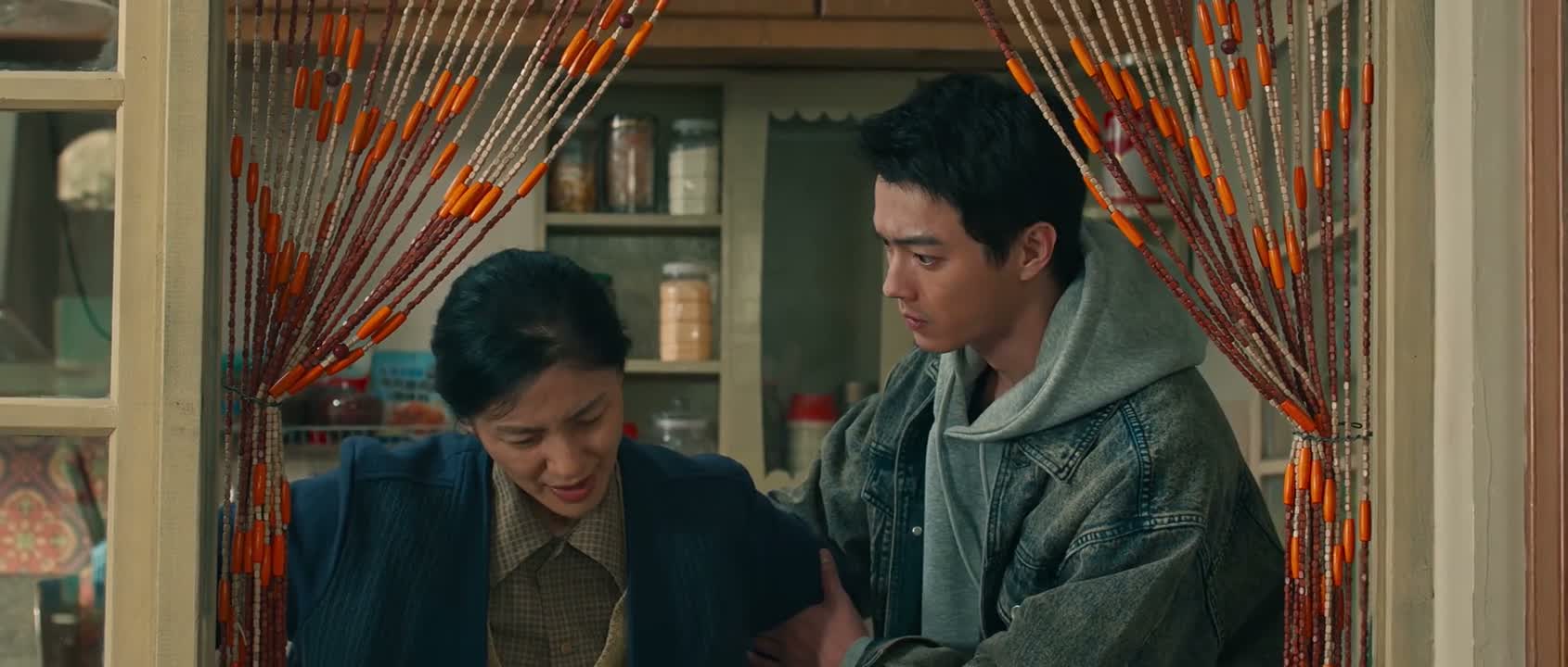 腰就闪了一下