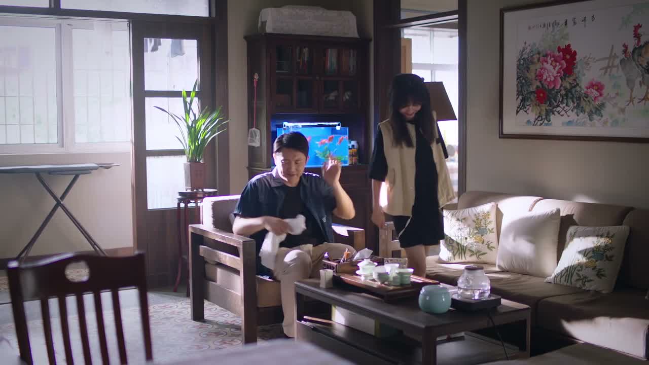 不跟你扯了 换衣服去