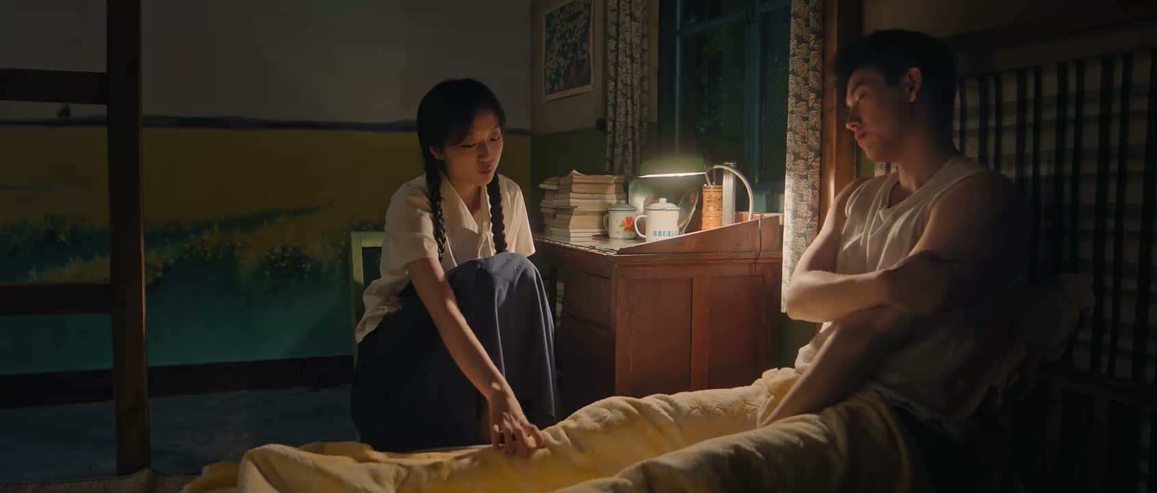 你就不能把他头挪开啊