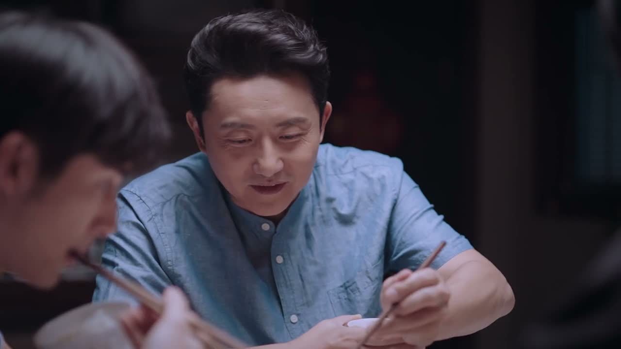 多吃点肉啊 谢谢爸