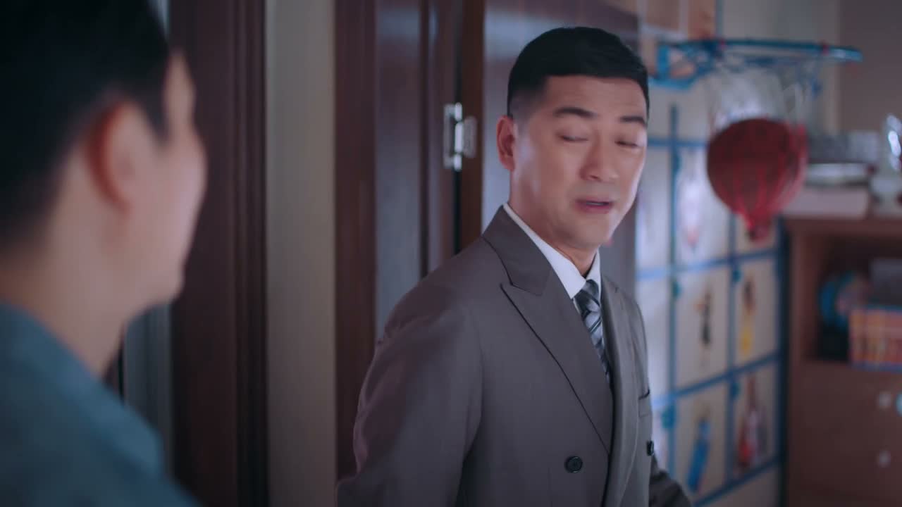 我就看看不碰他东西