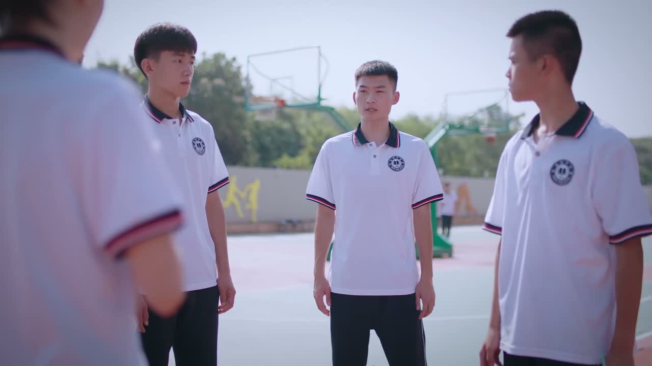 追他亲爸去了 亲爸