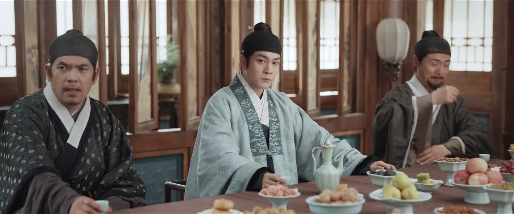 我们敬吴兄一杯 来 好