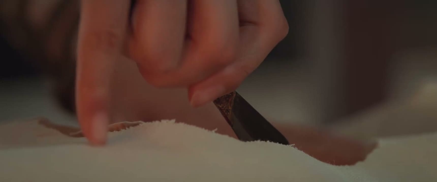 从此开启了两眼一睁