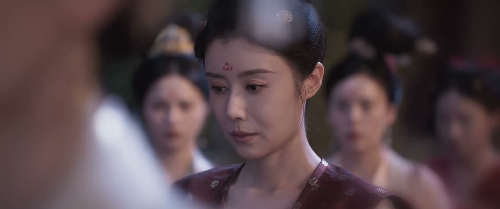视线回避询问者的目光