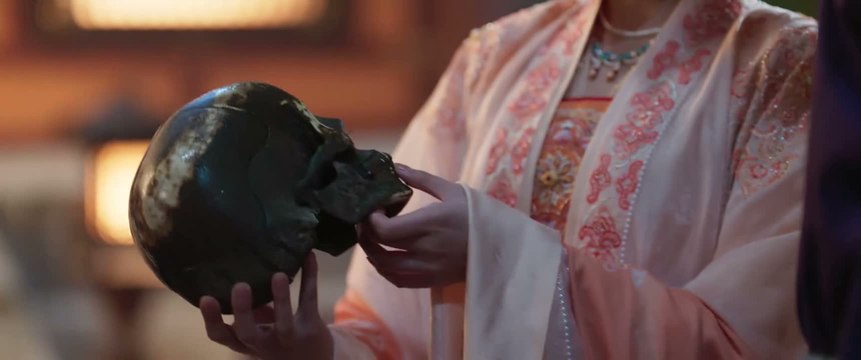 死者这颗牙齿生前是坏掉的