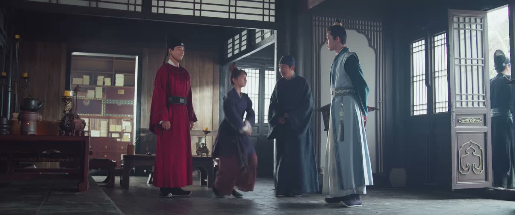 险些当众扒了他的衣服