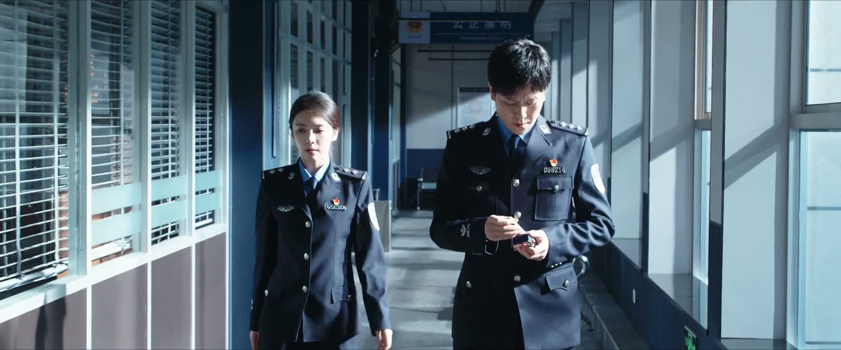 不是 你就跟着这么一个老古板做事