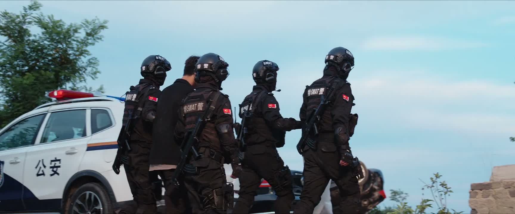 但是有人受伤 我们需要医务支援