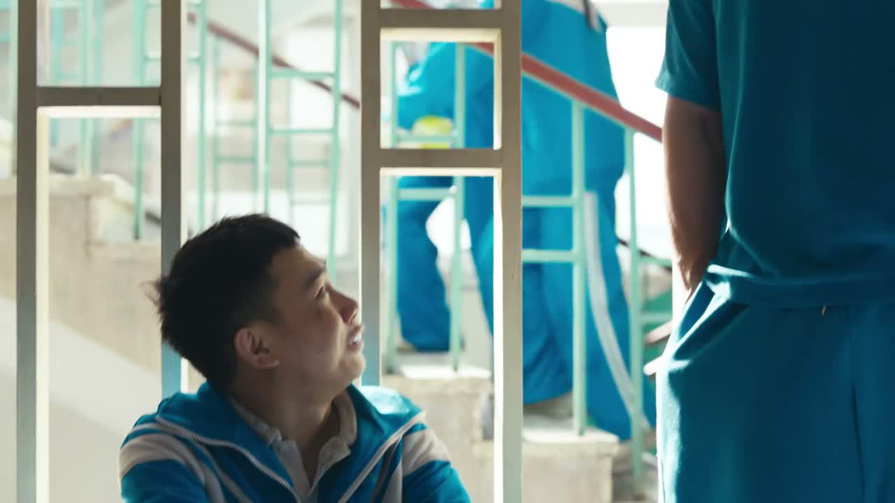 她肯定想引起我的注意啊