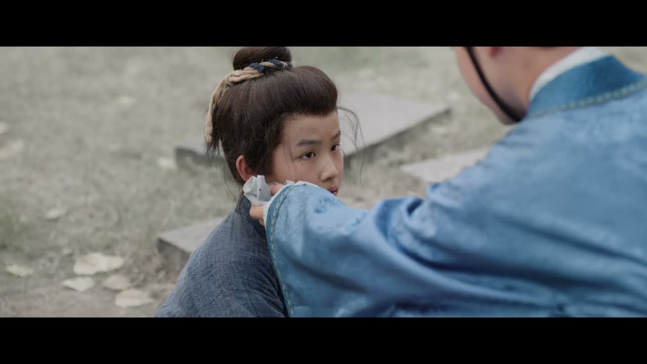 很疼吧?我带你去上药
