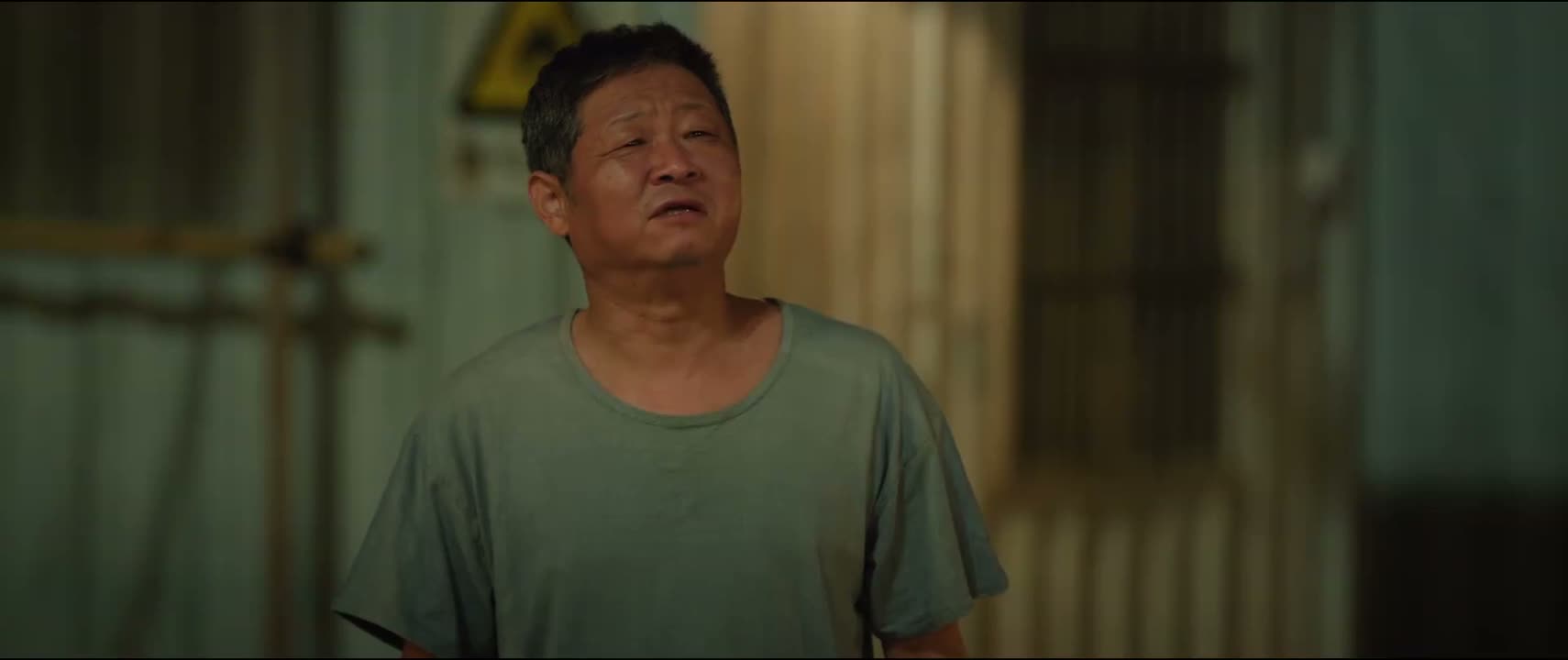 几个女的二半夜喝酒