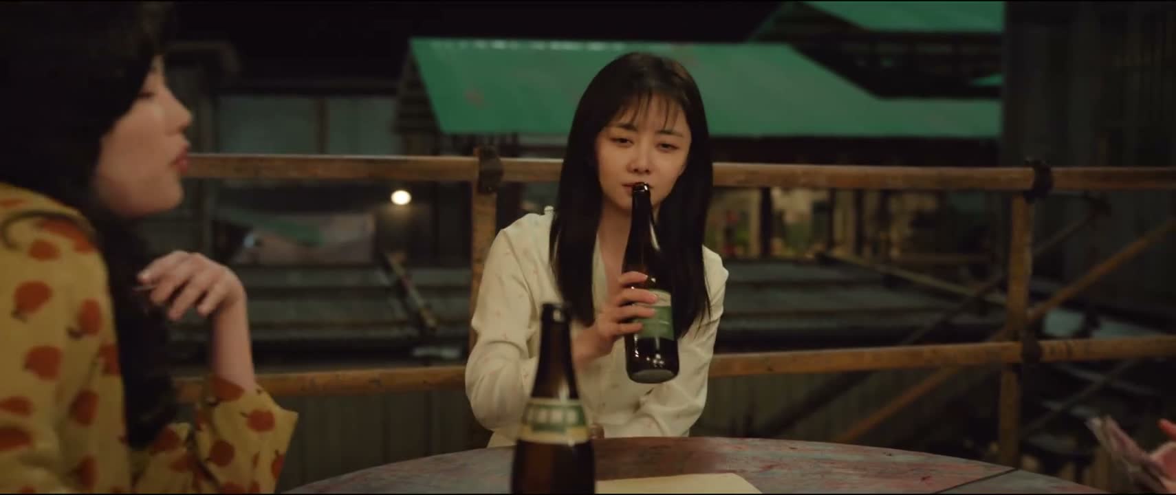 我就说他想追你吧