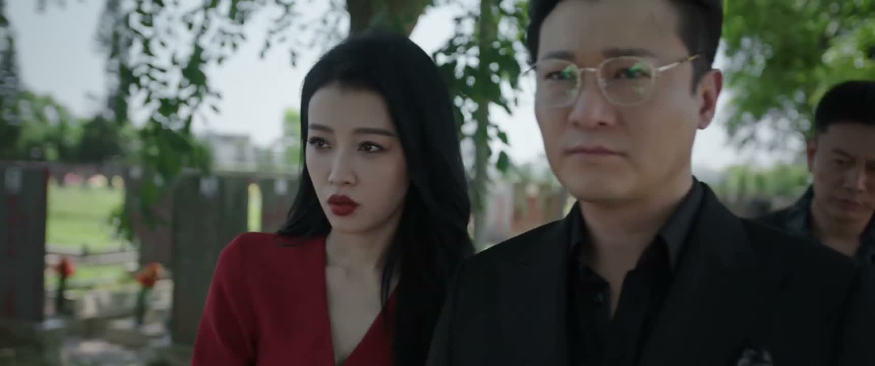 回避的话他会更怀疑我们