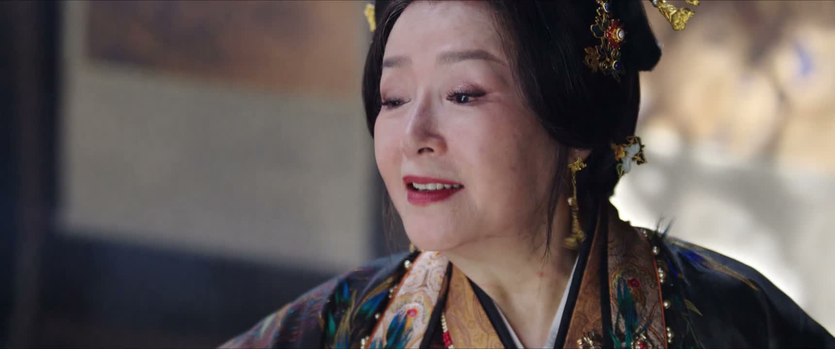 就让她陪莞儿一起去吧