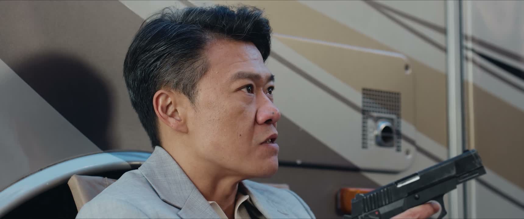 你不是说他出国了吗