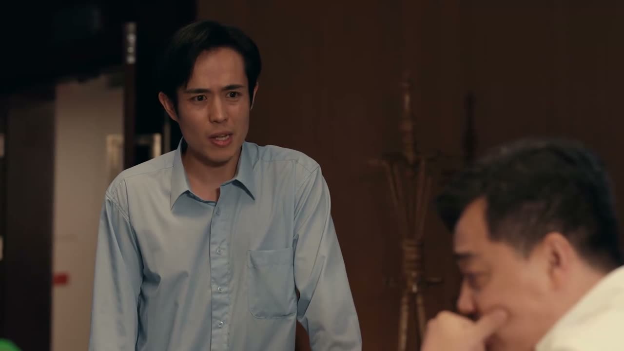 感觉他们几个 都像在演戏
