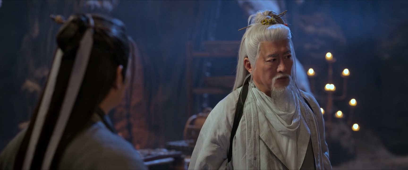 用东西勒住他的嘴巴