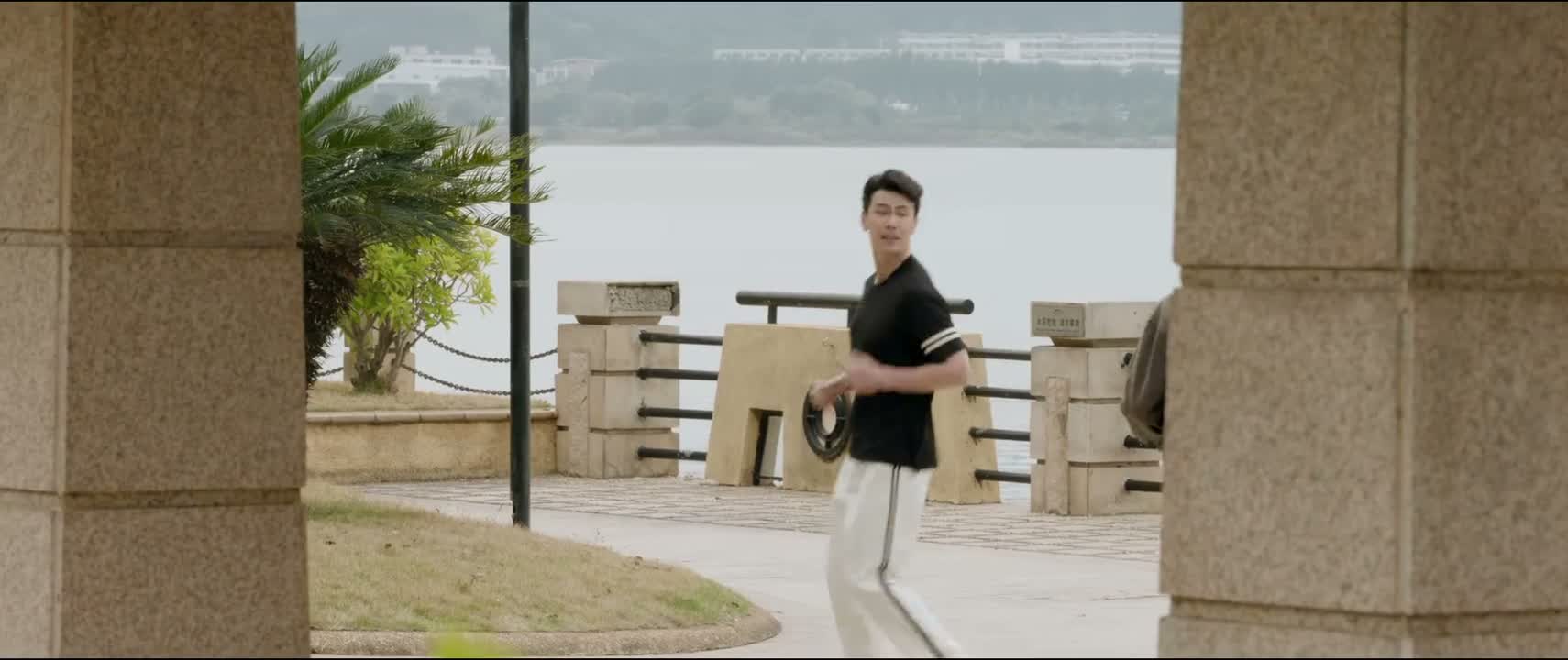 不好意思 麻烦你一下 我打听一下啊