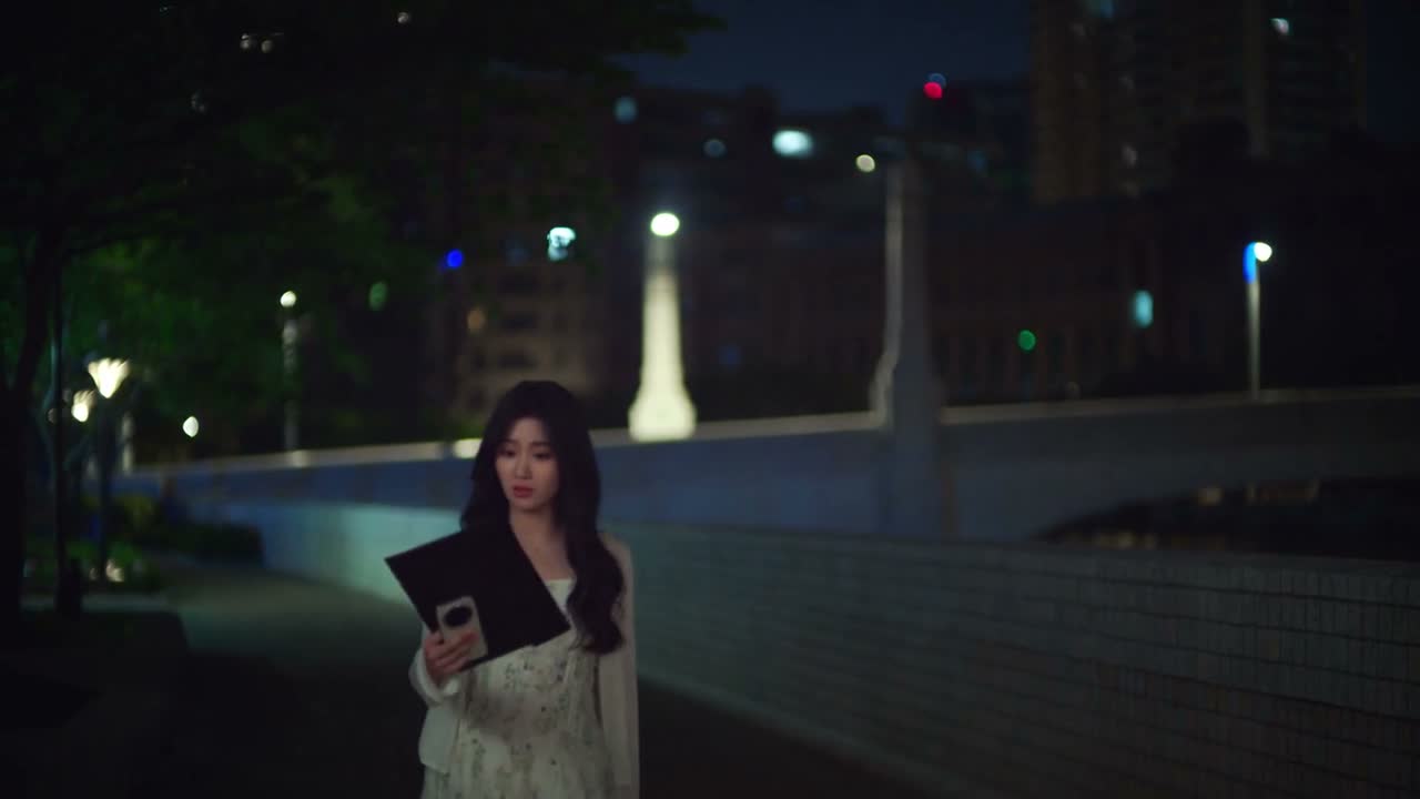 你确实有点碍眼喽
