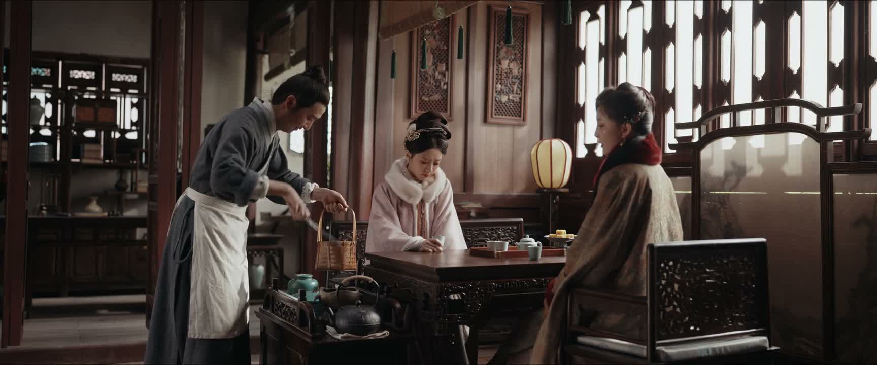 还请二位见谅 见谅啊