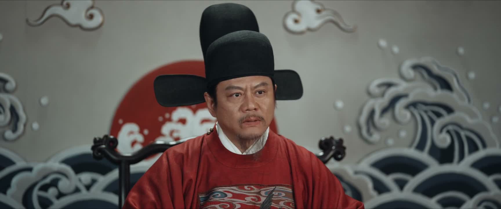 她不能置身事外